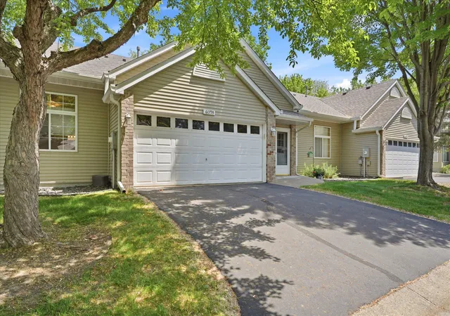 Homes for sale in Woodbury, MN | 6079 Courtly Alcove #B, Woodbury, MN 55125 | MLS# 7086804