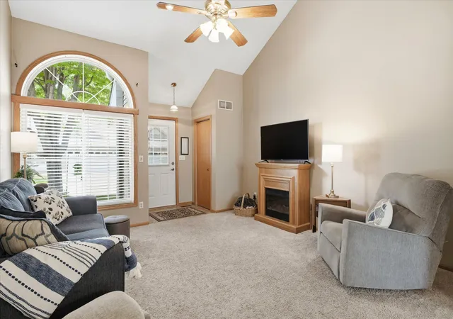 Homes for sale in Woodbury, MN | 6079 Courtly Alcove #B, Woodbury, MN 55125 | MLS# 7086804