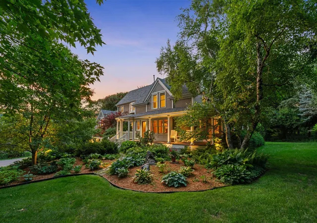 3rd image of 607 Ivy Falls Ave, Mendota Heights, MN 55118 | MLS# 7086826