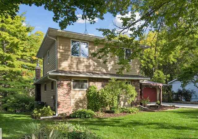Photo 2 of Single family home for sale at 1868 Woodland Dr, Red Wing, MN 55066 | MLS# 7086839 | Listing updated on 2026-09-30