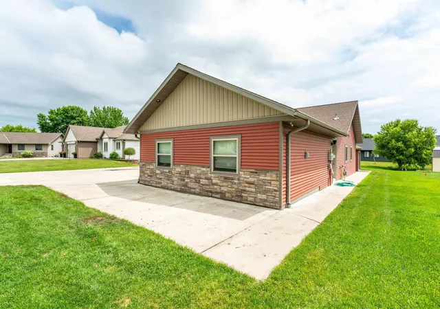 3rd image of 1506 Viking Ct, Fergus Falls, MN 56537 | MLS# 7086868