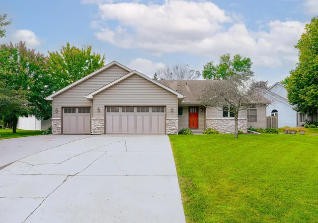 Homes for sale in Maplewood, MN | 915 Ferndale St S, Maplewood, MN 55119 | MLS# 7086877