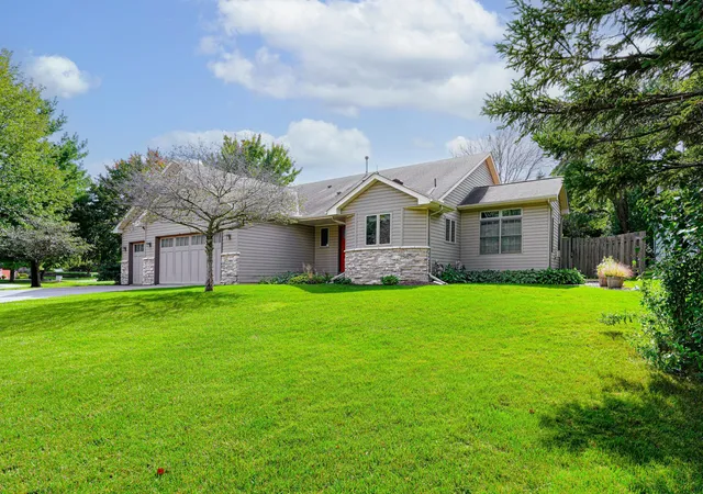 Homes for sale in Maplewood, MN | 915 Ferndale St S, Maplewood, MN 55119 | MLS# 7086877