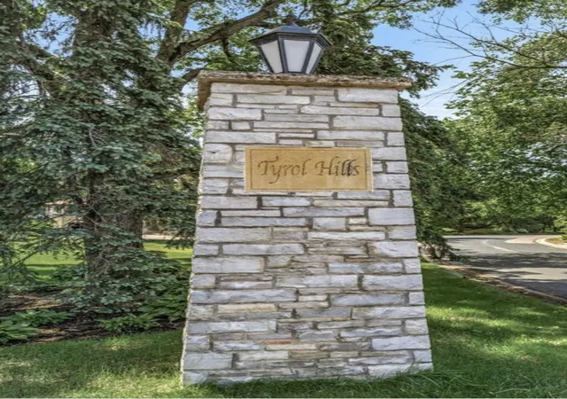 3rd image of 1435 Tyrol Trl, Golden Valley, MN 55416 | MLS# 7086880