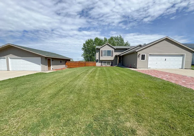 Homes for sale in Audubon, MN | 311 Cardinal Pl, Audubon, MN 56511 | MLS# 7086919