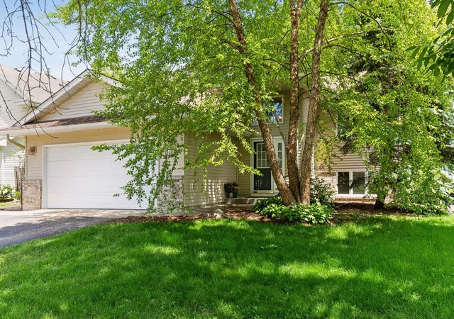 Homes for sale in Victoria, MN | 1417 Mcknight Cir, Victoria, MN 55386 | MLS# 7086947