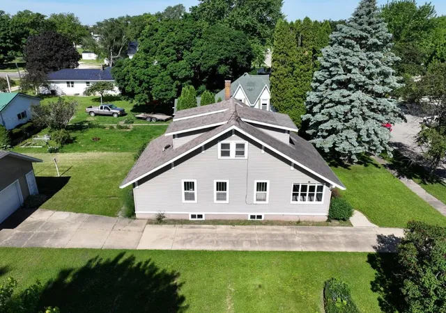 Homes for sale in Le Roy, MN | 111 W Cabot St, Le Roy, MN 55951 | MLS# 7086962