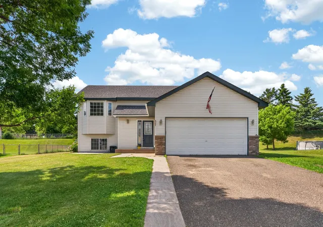 5th image of 527 Jewell St, Mora, MN 55051 | MLS# 7086971