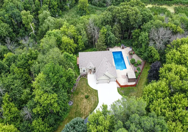 1st image of 20881 Lake Ridge Dr, Prior Lake, MN 55372 | MLS# 7086987