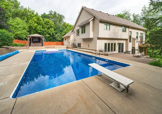 Photo 3 of Sale Pending at 20881 Lake Ridge Dr, Prior Lake, MN 55372 | MLS# 7086987 | Listing updated on 2026-09-03