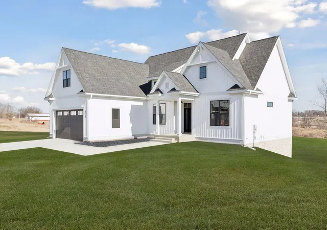 Homes for sale in Roberts, WI | 610 Field Point St, Roberts, WI 54023 | MLS# 7086993
