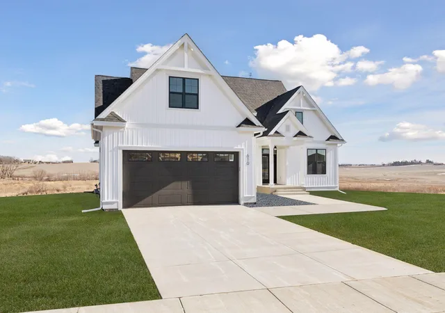 Homes for sale in Roberts, WI | 610 Field Point St, Roberts, WI 54023 | MLS# 7086993