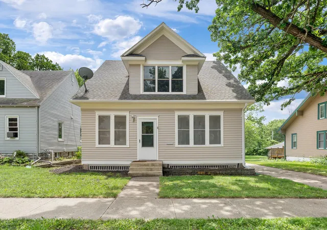1st image of 137 South St, Owatonna, MN 55060 | MLS# 7087035