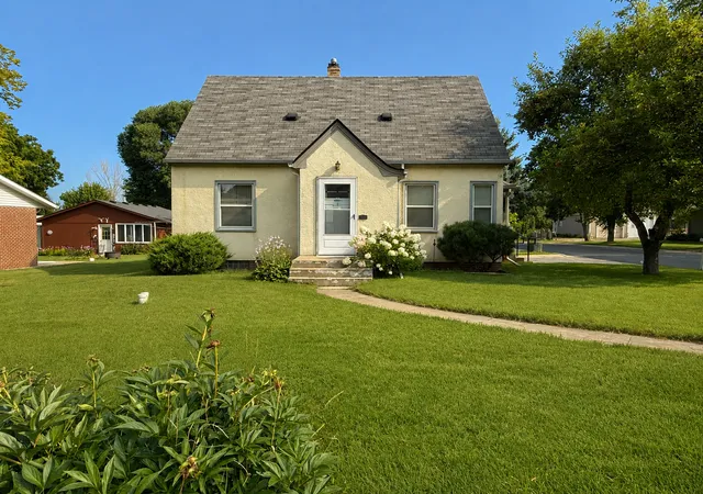 1st image of 201 2nd St Sw, New Prague, MN 56071 | MLS# 7087048
