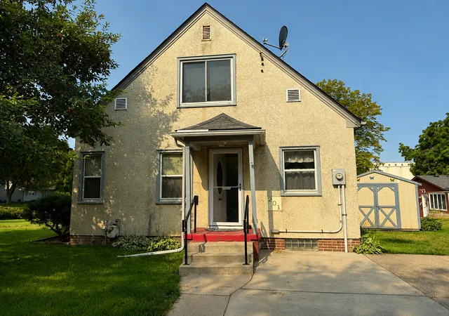 2nd image of 201 2nd St Sw, New Prague, MN 56071 | MLS# 7087048