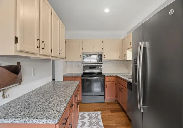 Photo 3 of Single family home for sale at 2455 Crestwood Dr, Saint Paul, MN 55109 | MLS# 7087068 | Listing updated on 2026-08-20