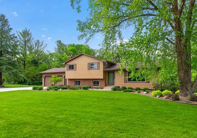 Photo 3 of Single family home for sale at 5633 Saint Mary Dr NW, Rochester, MN 55901 | MLS# 7087165 | Listing updated on 2026-08-12