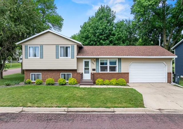 Homes for sale in Tracy, MN | 201 3rd St E, Tracy, MN 56175 | MLS# 7087187