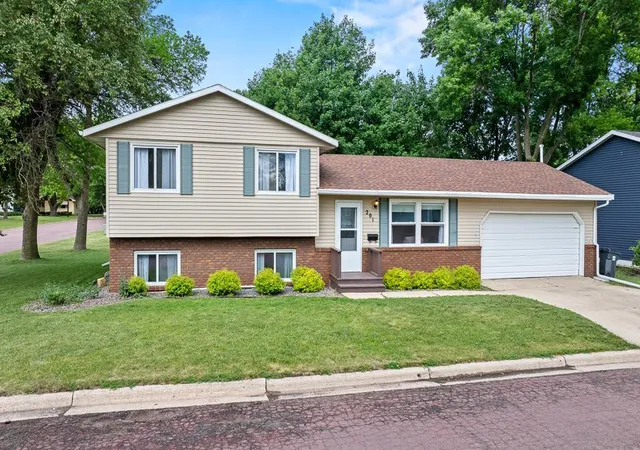 Homes for sale in Tracy, MN | 201 3rd St E, Tracy, MN 56175 | MLS# 7087187