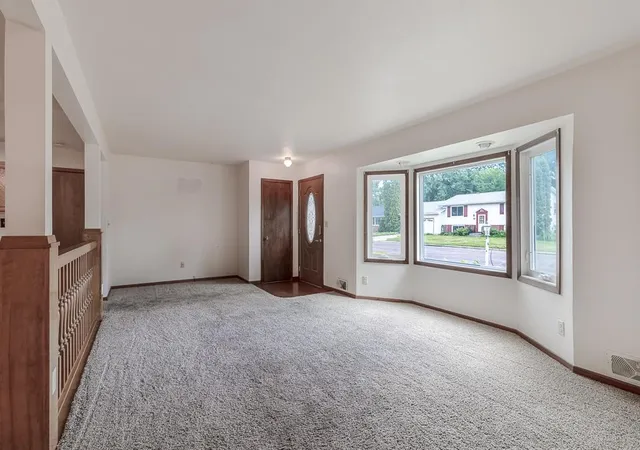 Homes for sale in Mankato, MN | 100 Meadow Ln, Mankato, MN 56001 | MLS# 7087211