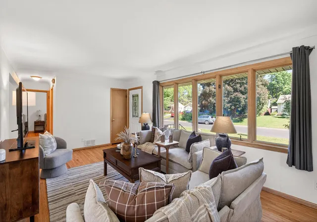Homes for sale in Shoreview, MN | 1056 Glenhill Rd, Shoreview, MN 55126 | MLS# 7087232