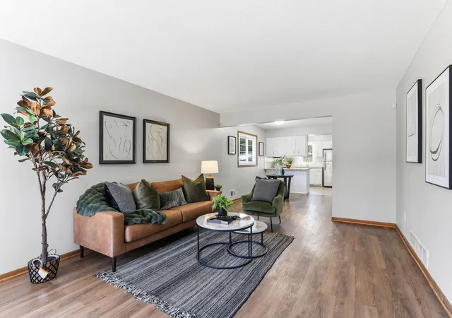 1st image of 936 Jefferson Ave, Saint Paul, MN 55102 | MLS# 7087251