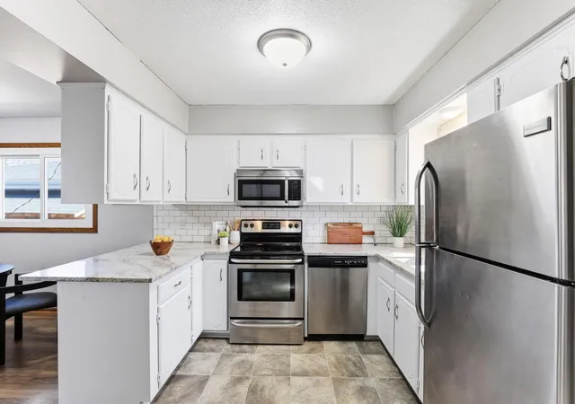 2nd image of 936 Jefferson Ave, Saint Paul, MN 55102 | MLS# 7087251