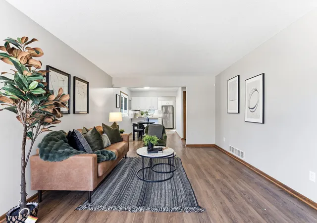 4th image of 936 Jefferson Ave, Saint Paul, MN 55102 | MLS# 7087251