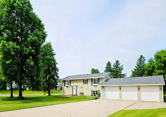 Homes for sale in New London, MN | 206 Pine St Sw, New London, MN 56273 | MLS# 7087273