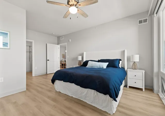image of 907 N Lakeshore Dr, Lake City, MN 55041
