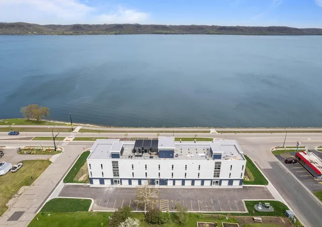 image of 907 N Lakeshore Dr #303, Lake City, MN 55041 | MLS# 7087315