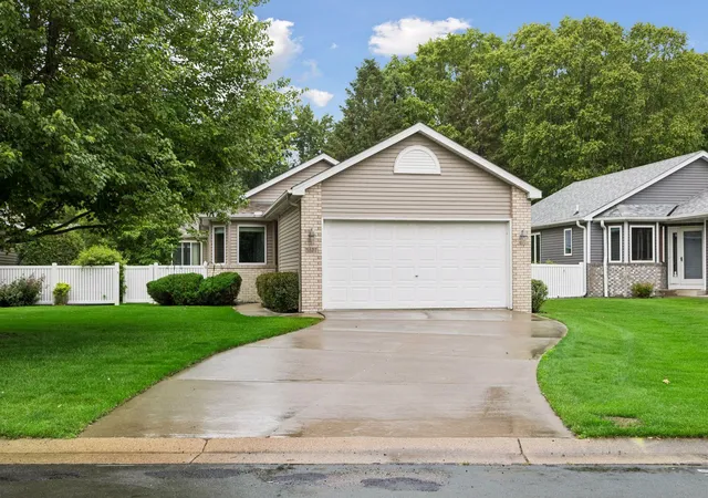 Homes for sale in Shoreview, MN | 5677 Heather Ridge Dr, Shoreview, MN 55126 | MLS# 7087329