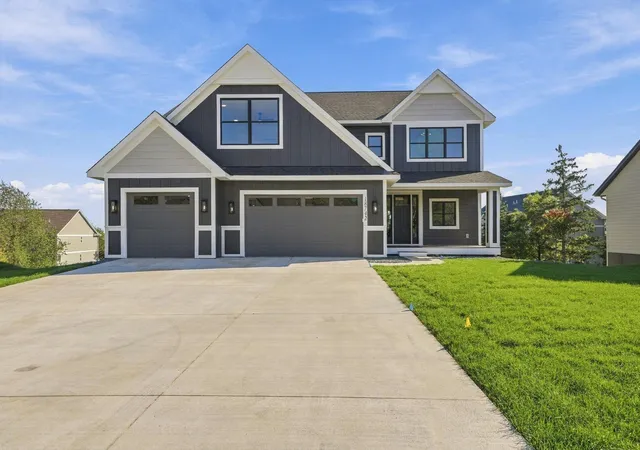 Single family home for sale at 18742 Jarosite Ct, Lakeville, MN 55044 | MLS# 7087334