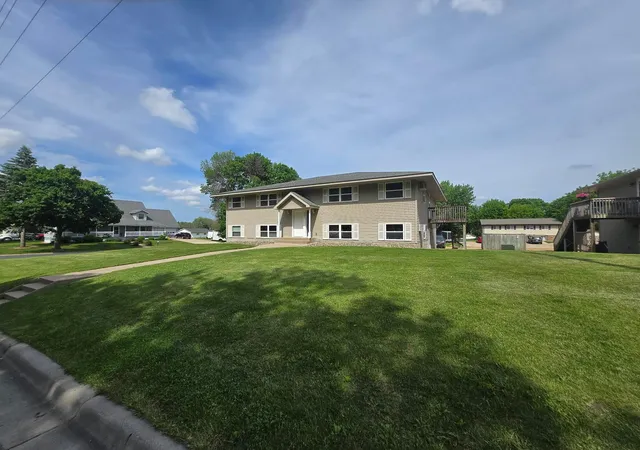 2nd image of 309 5th Ave Nw, New Prague, MN 56071 | MLS# 7087349