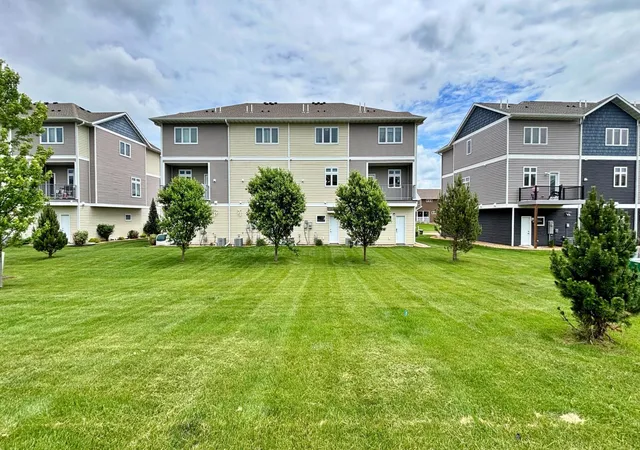 Homes for sale in North Mankato, MN | 2157 Rolling Green Ln, North Mankato, MN 56003 | MLS# 7087400