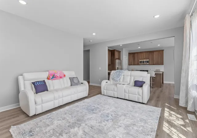 Photo 4 of Single family home for sale at 10118 Arrowwood Trl, Saint Paul, MN 55129 | MLS# 7087402 | Listing updated on 2026-09-03