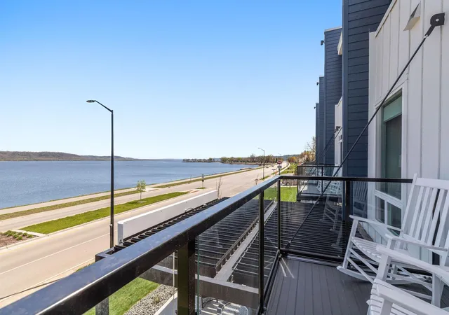 Homes for sale in Lake City, MN | 907 N Lakeshore Drive, Lake City, MN 55041 | Houzeo