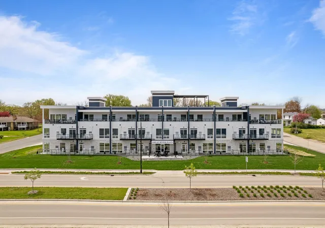 image of 907 N Lakeshore Dr #106, Lake City, MN 55041 | MLS# 7087461