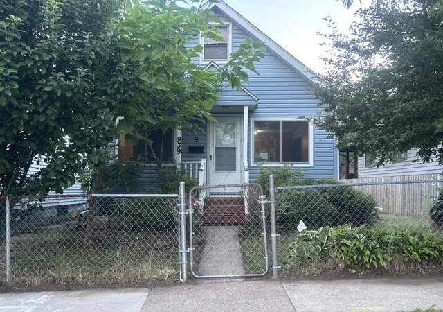 Photo 1 of Single family home for sale at 939 Earl St, Saint Paul, MN 55106 | MLS# 7087471 | Listing updated on 2026-10-30