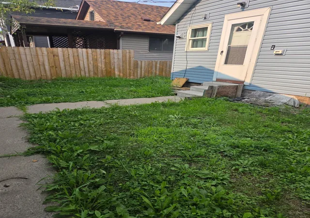 Photo 2 of Single family home for sale at 939 Earl St, Saint Paul, MN 55106 | MLS# 7087471 | Listing updated on 2026-08-24
