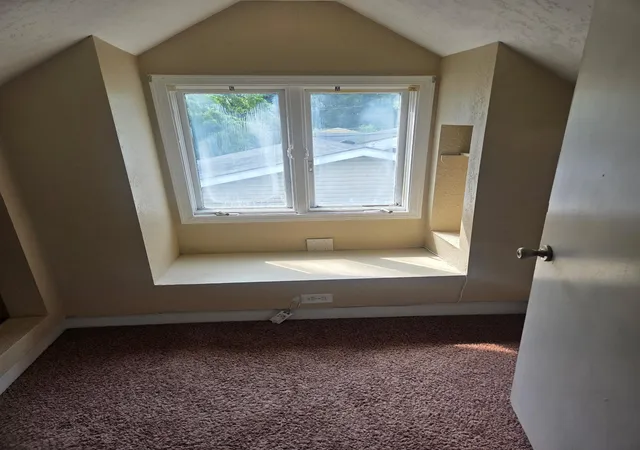Photo 4 of Single family home for sale at 939 Earl St, Saint Paul, MN 55106 | MLS# 7087471 | Listing updated on 2026-08-24
