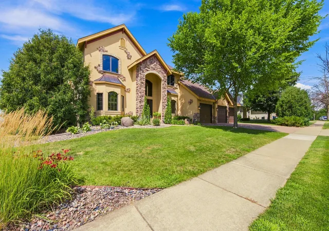 Photo 2 of Single family home for sale at 1008 Newhall Dr, Faribault, MN 55021 | MLS# 7087503 | Listing updated on 2026-07-25