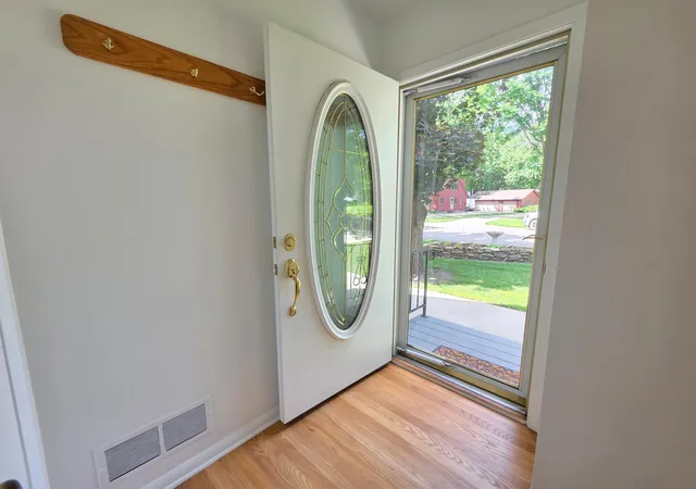Photo 3 of Single family home for sale at 723 S 4th Street, Le Sueur, MN 56058 | MLS# 7087547 | Listing updated on 2026-08-26