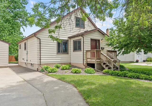 Homes for sale in Zumbrota, MN | 1345 S Main St, Zumbrota, MN 55992 | MLS# 7087594