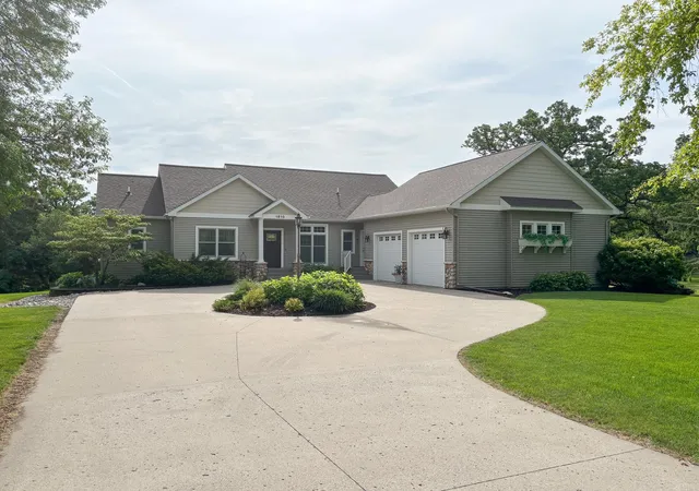3rd image of 1810 Minnehuta Dr, Fergus Falls, MN 56537 | MLS# 7087619