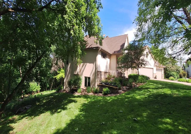 Homes for sale in Burnsville, MN | 1900 Timber Ridge Dr, Burnsville, MN 55306 | MLS# 7087633