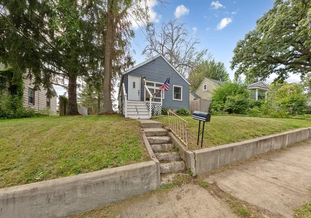 Photo 1 of Single family home for sale at 711 Saint Thomas Ave, Albert Lea, MN 56007 | MLS# 7087711 | Listing updated on 2026-09-01