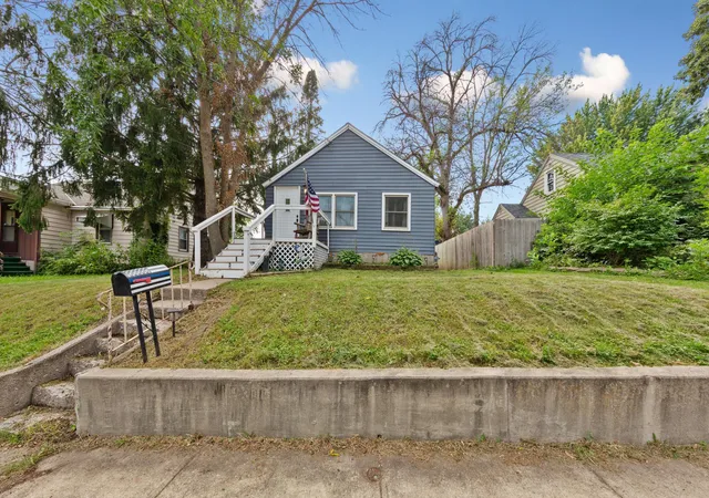 Photo 2 of Single family home for sale at 711 Saint Thomas Ave, Albert Lea, MN 56007 | MLS# 7087711 | Listing updated on 2026-09-01