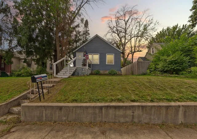 Photo 2 of Single family home for sale at 711 Saint Thomas Ave, Albert Lea, MN 56007 | MLS# 7087711 | Listing updated on 2026-09-01