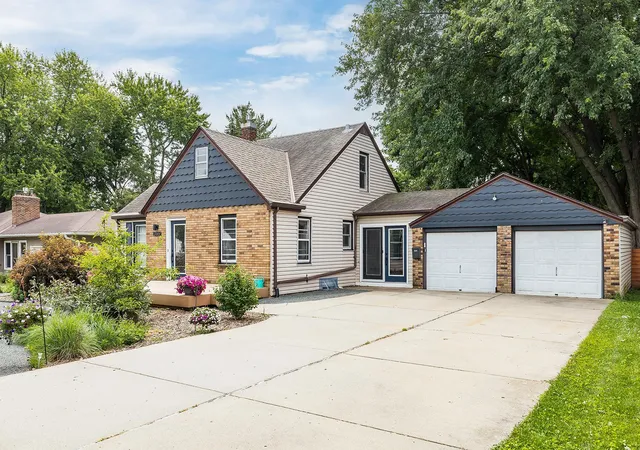Homes for sale in Roseville, MN | 1266 Draper Ave, Roseville, MN 55113 | MLS# 7087715